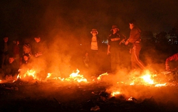 Khám phá chợ âm dương độc đáo, họp duy nhất mỗi năm 1 lần lúc nửa đêm