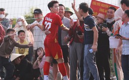 Đình Bắc: Ngôi sao chọn lấm lem bùn đất để được quê hương ôm trọn vào lòng