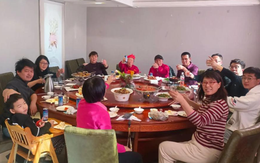 Mừng thọ bố mẹ chồng 70 tuổi, tôi hân hoan chuẩn bị quà nhưng rồi bị chị dâu "lật kèo" khiến trở tay không kịp