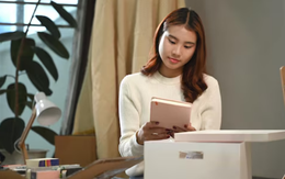 Ở tạm phòng ngủ của em chồng 5 ngày Tết, tôi choáng váng bàng hoàng bởi những gì nhìn thấy trong ngăn kéo