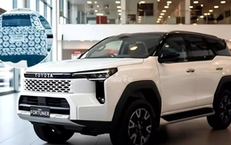 Toyota Fortuner đời mới lần đầu lộ diện trên phố