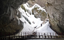 Một thứ bí ẩn bị "phong ấn" trong hang băng 5.000 năm vừa được giải phóng, có thể tạo ra phép màu cho nhân loại