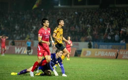 Đoàn Văn Hậu lập siêu phẩm từ giữa sân, mang tin vui lớn cho HLV Kim Sang-sik