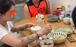 Chỉ ngồi ăn cơm mà 2 bố con nọ khiến cả mạng xã hội cãi nhau dữ dội, từ người già đến người trẻ đều vào tranh luận 1 câu!