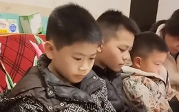 Người mẹ háo hức quay video khoe con, nhưng chỉ một cú lia máy đã phơi bày sự thật gia đình