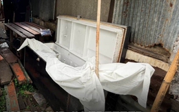 Thấy 2 chân người thò ra từ chiếc tủ đông lạnh, người đàn ông đến gần thì sợ hãi khi bi kịch phơi bày