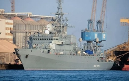 Tàu trinh sát Nga xuất hiện với nhiều dấu hiệu hư hại ở Crimea