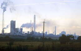 UAV đối phương tập kích nhà máy phân bón, gần 20 người thương vong