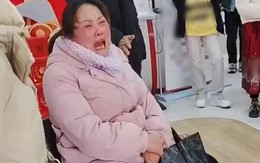 Gửi thêm 12 triệu nữa là có 370 triệu mua vàng, háo hức vượt 1300km lên lại thành phố, ra ngân hàng thì nhân viên nói: "Về nhà mà hỏi chồng chị"