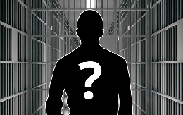 Danh hài đình đám tự tay tống cổ anh trai vào tù