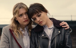 Xem phim Sex Education, tôi khóc nấc khi tìm thấy chiếc hộp "bí mật" con giấu dưới gầm giường: Xin lỗi con, mẹ đã quá vô tâm!