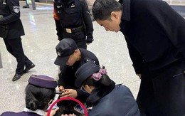 Phát hiện vali chứa 18 cọc tiền mặt gần 700 triệu đồng bị bỏ quên trên tàu