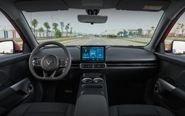 Xe điện VinFast MPV 7 về đại lý: Đắt hơn Limo Green, bù lại những nâng cấp gì?