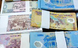 Người đổi tiền mới, tiền lẻ dịp Tết có thể bị phạt tới 40 triệu đồng, tịch thu toàn bộ tiền nếu vi phạm điều này