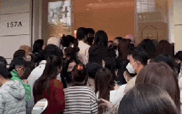 Người Việt chi gần 300 tỷ đồng mua áo dài Tết