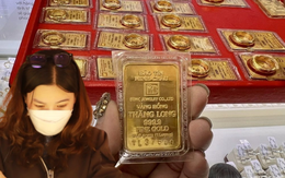 Tưởng giá vàng "tăng mãi", tôi tất tay 600 triệu đồng đầu tư: "Không vào thì lỡ sóng, vào thì khó ăn ngon ngủ yên"