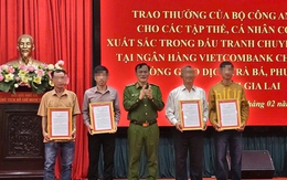 Vụ cướp ngân hàng tại Gia Lai: Khen thưởng 5 người dân giúp sức bắt cướp