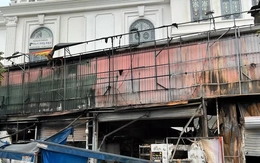 Quán bia ở Hà Nội bốc cháy ngùn ngụt lúc rạng sáng