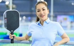 Hết lời khen ngợi Khánh Thi trên sân pickleball, mẹ 3 con lên đồ "hack" tuổi cực đỉnh