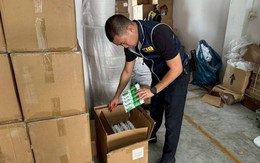 Một thiếu tướng chỉ huy cuộc đột kích, phát hiện hơn 120.000 tuýp kem đánh răng, mỹ phẩm giả trị giá gần 5 tỷ đồng