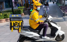 Cám cảnh nghề shipper: Làm việc 17 tiếng/ngày, chỉ kịp ăn 1 bữa, mỗi đơn được 12 nghìn đồng