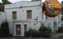 Khách thuê phòng đang quay "room tour" thì phát hiện con búp bê to bằng người thật ngồi trên ghế bập bênh sau tủ quần áo