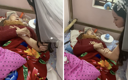 Nghẹn ngào khoảnh khắc bà nội 90 tuổi khóc khi nằm tiễn cháu gái về nhà chồng