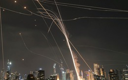 "Vòm Sắt" bất lực trước hỏa lực Iran, Hezbollah, Israel tính phương án mạnh tay?