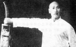 Cao thủ Trung Quốc nâng ô tô bằng 1 tay, khiến 300 tên cướp khiếp sợ