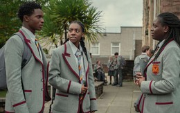 Xem phim Sex Education, tôi khóc nức nở khi nghe con hỏi: "Nếu con không giỏi, mẹ có còn yêu con không?"