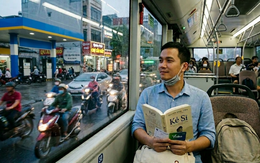 Nhờ xăng đắt, tôi mới biết hóa ra đi xe buýt 2 tuyến vẫn khỏe hơn chạy xe máy