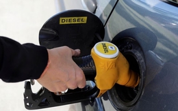 Giá xăng dầu hôm nay 15/3: Tiếp tục đi lên