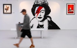 Danh tính bí ẩn của một nghệ sĩ nổi tiếng toàn cầu cuối cùng đã được tiết lộ sau hàng chục năm