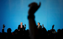 Bill Gates bị loạt tỷ phú quay lưng