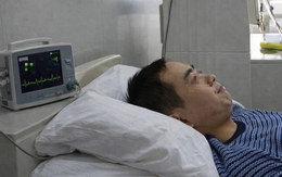 Chồng tôi thường ngủ gật khi đang nói chuyện, tưởng mệt nhưng bác sĩ nói: "Nhồi máu cơ tim có thể đến bất cứ lúc nào"