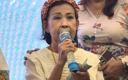 Vợ cũ Bảo Chung không đứng nổi, xúc động cầm 20 triệu