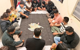 Bắt 'nữ quái' biến nhà riêng thành sới bạc cho 16 người sát phạt