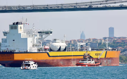 130 triệu thùng dầu mỏ của Nga lênh đênh trên biển, cả Châu Á gấp rút tìm cách thâu tóm