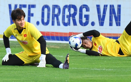 Thủ môn Cao Văn Bình lên U23 Việt Nam: Visual điển trai chấp mọi góc chụp, thái độ tập luyện mới gây chú ý