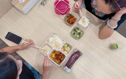 Hàng quán tăng giá, dân văn phòng rủ nhau thành lập 'hội cơm nhà'