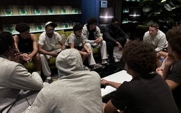 Bom nổ, tên lửa bay trên đầu khiến đội bóng hoảng loạn bỏ dở trận đấu