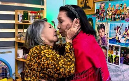 Nữ NSND là tiến sĩ ôm chặt bạn tri kỷ ở viện dưỡng lão, nói 1 việc