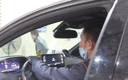 ‘Đạp hết ga’ khi đăng kiểm ô tô gây tranh cãi: Thực chất đó là quy trình gì?