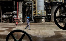 Lộ 'đại gia' đứng sau mua 90% dầu thô xuất khẩu của Iran, dùng đồng nội tệ giúp Tehran nhập nhiều loại hàng hóa dù bị trừng phạt