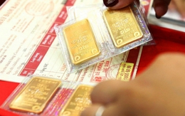 Giá vàng giảm mạnh, người mua vàng sau một tuần đã lỗ nặng 12 triệu đồng/lượng