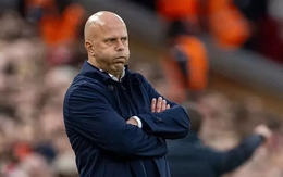 Liverpool trở thành cựu vô địch, Arne Slot thừa nhận “mùa này không đủ tốt”