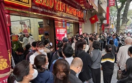 Giá vàng chiều nay 23/3: Vàng giảm không phanh về sát mốc 160 triệu đồng/lượng, người dân ồ ạt bắt đáy