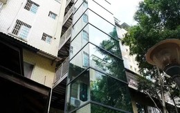 Cả tòa nhà lắp thang máy, một người đàn ông kịch liệt phản đối nhưng lúc xây xong lại xin sử dụng: "Đây là cơ sở vật chất chung, tôi có quyền"