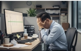 Trưởng phòng bị sa thải, phải chạy xe ôm kiếm sống: Phải chăng tuổi 40 có thể là dấu chấm hết cho một nghề nghiệp nào đó?