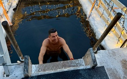 Ronaldo làm gì khi bị loại khỏi tuyển Bồ Đào Nha?